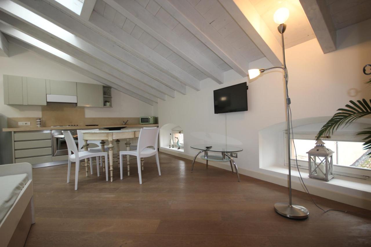 Mansarda Di Alice Apartment Десенцано дел Гарда Екстериор снимка