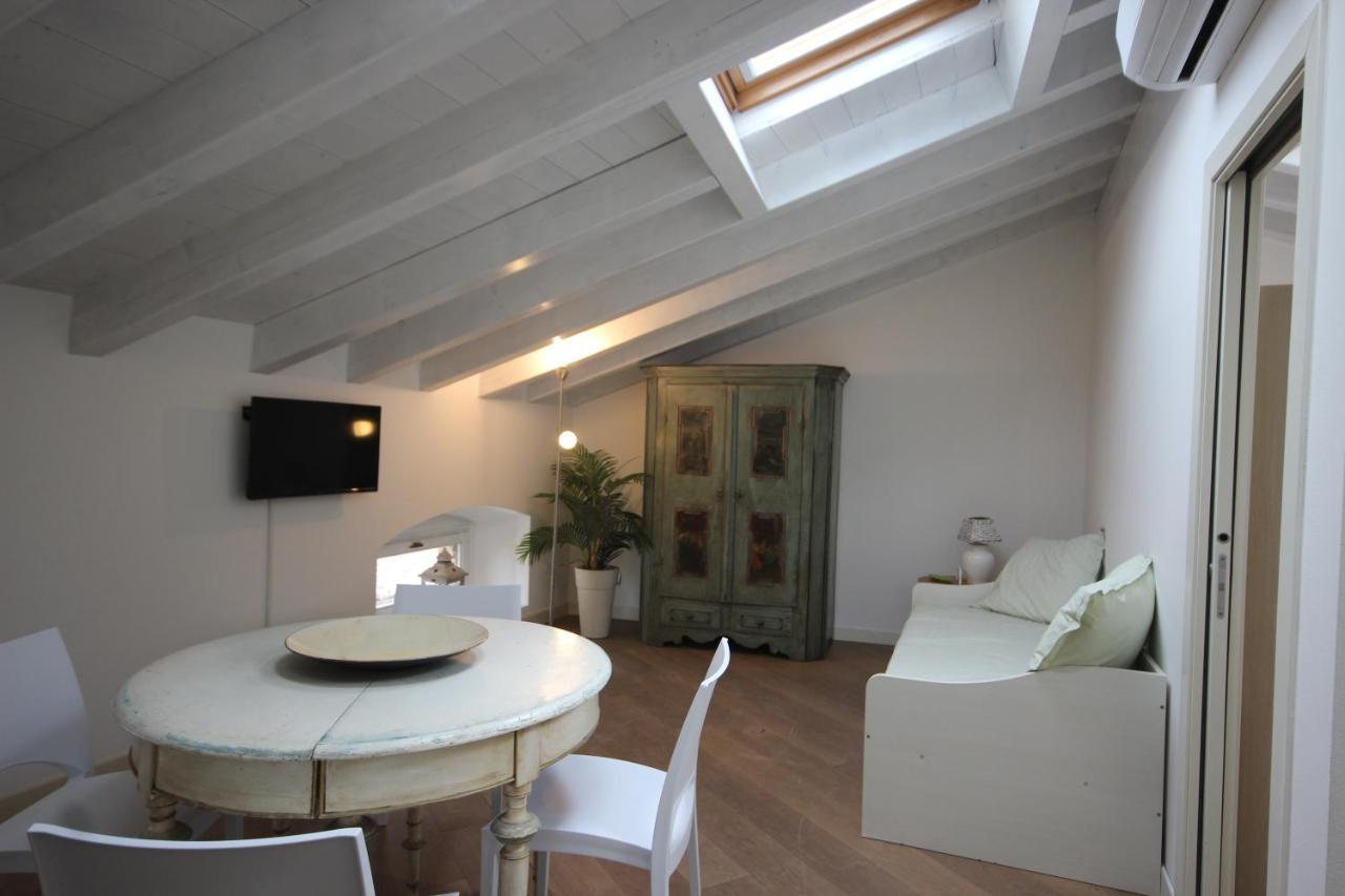 Mansarda Di Alice Apartment Десенцано дел Гарда Екстериор снимка