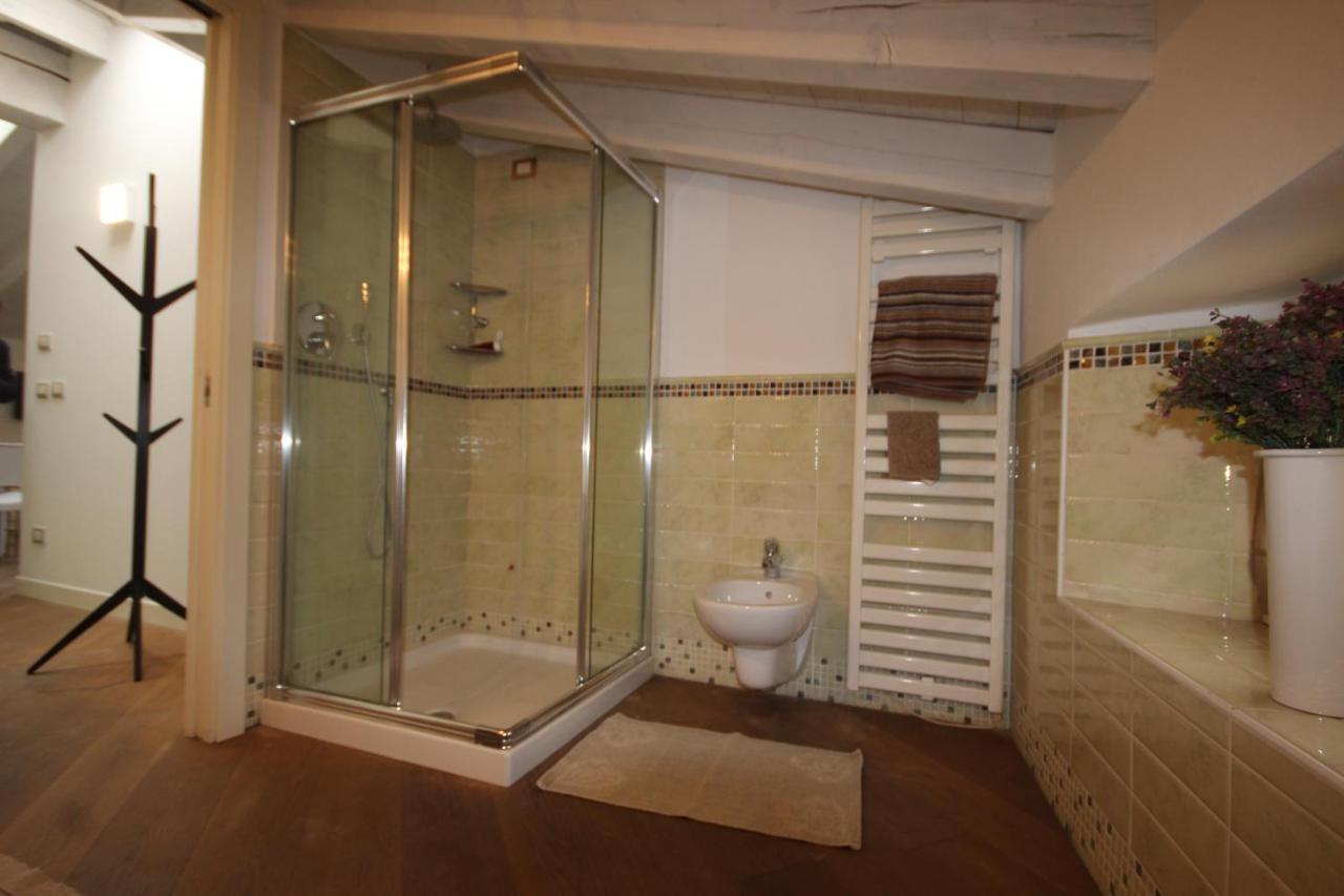 Mansarda Di Alice Apartment Десенцано дел Гарда Екстериор снимка